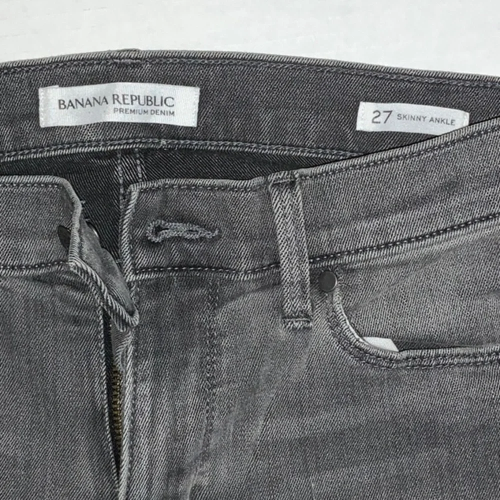 NWOT Banan Republic Skinny Ankle Jeans Black - Size 27